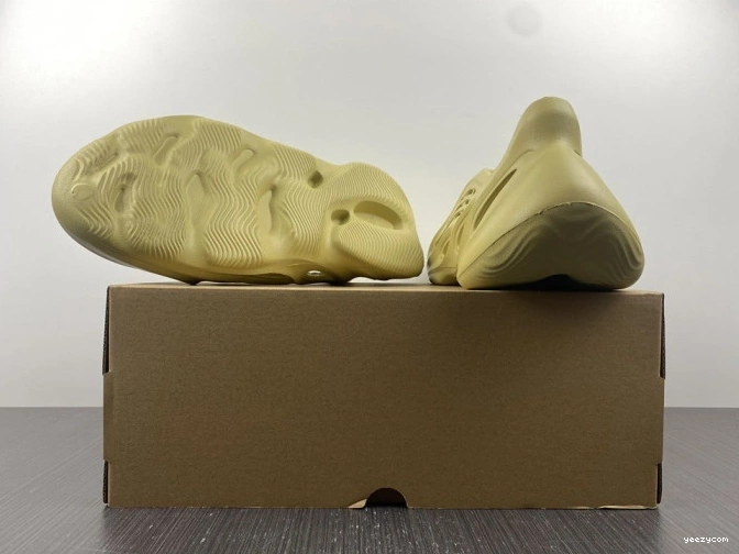 Sulfur Adidas Foam Yeezy RNNR GV6775 1026